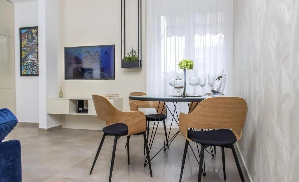 Ea Apartment Split