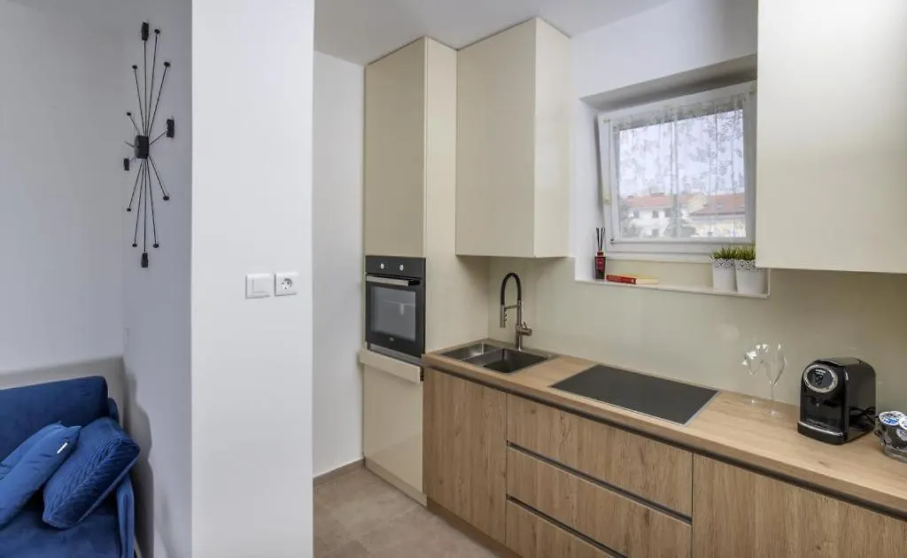 Ea Apartment Split